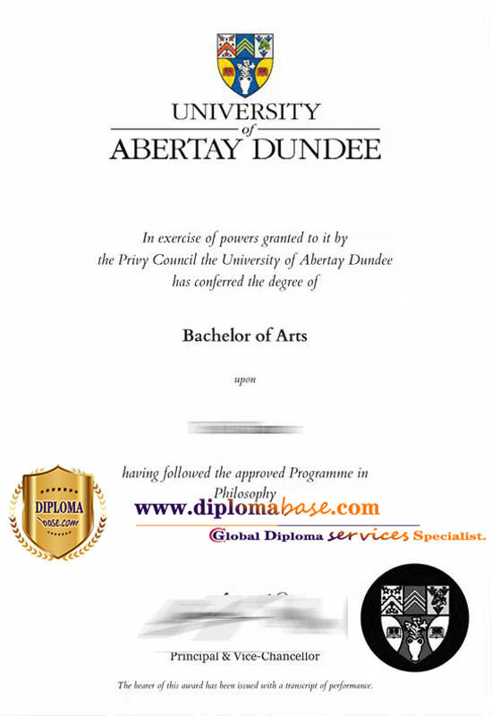 How much does a Bachelor's degree from Abertay University of Dundee cost?